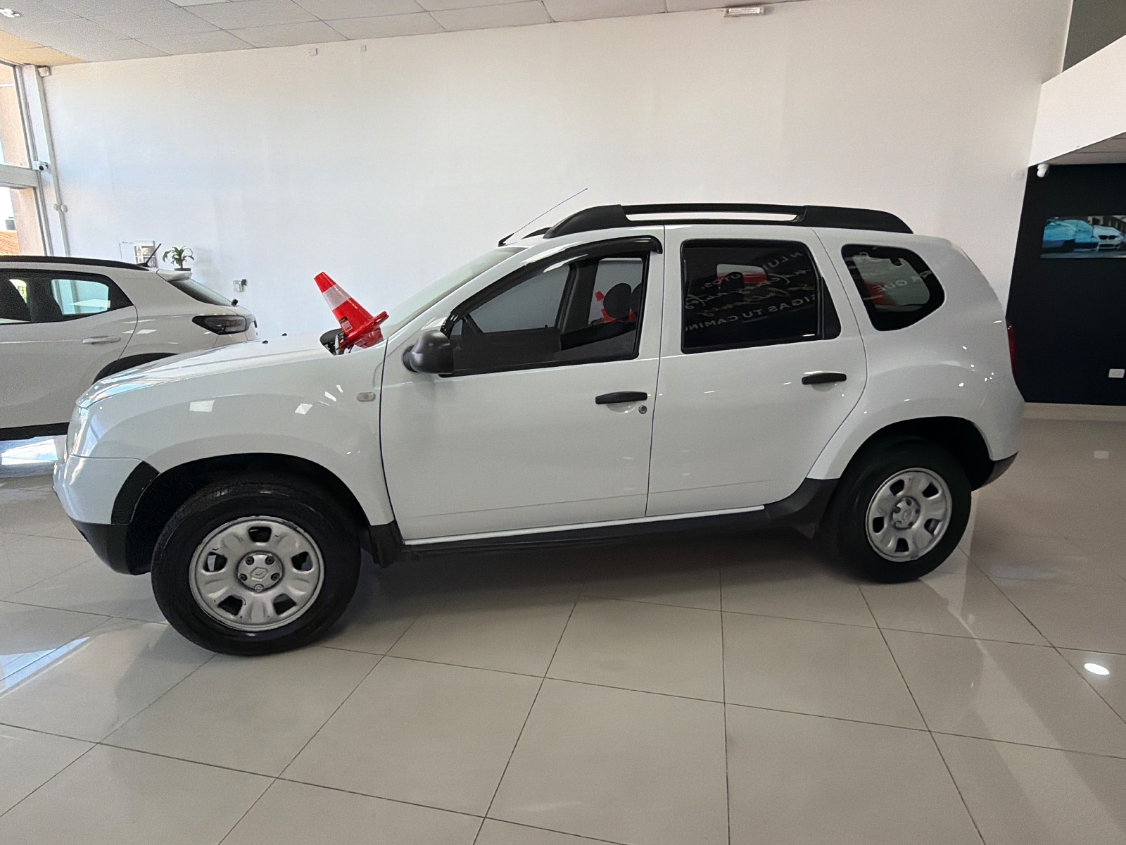 Renault Duster 1.6 confort plus 2014 — Costado izquierdo