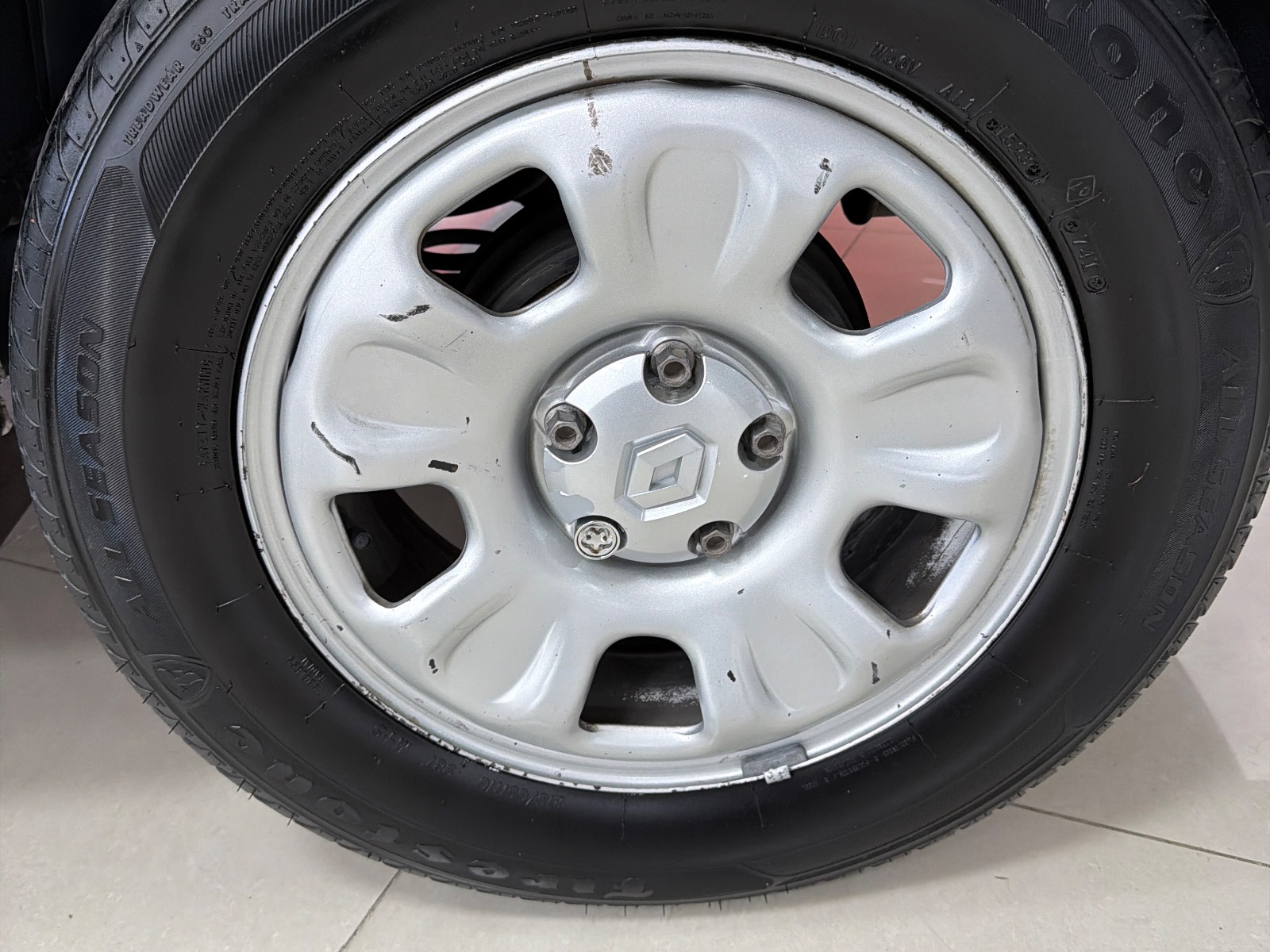 Renault Duster 1.6 confort plus 2014 — Cubiertas