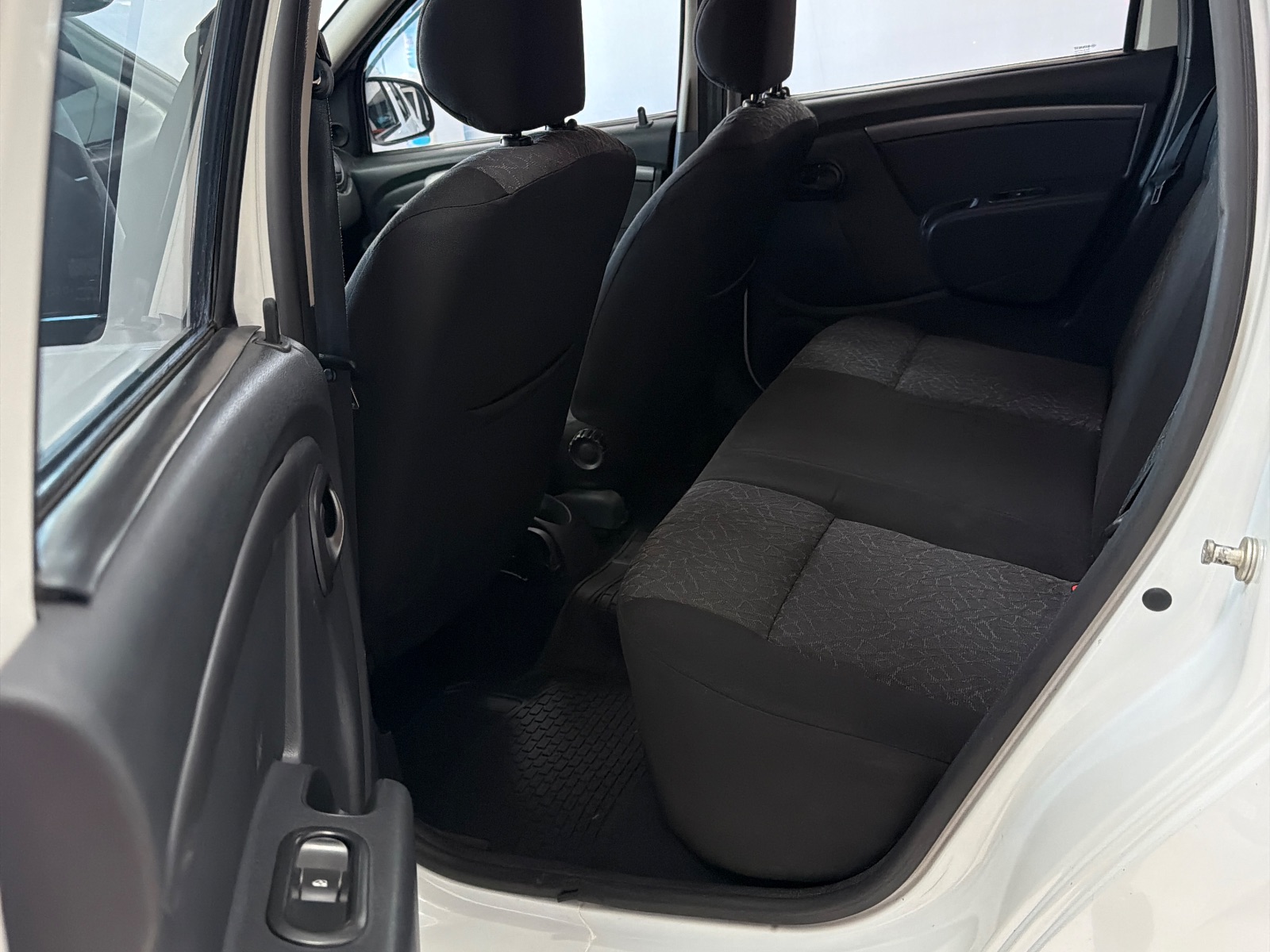 Renault Duster 1.6 confort plus 2014 — Interior trasero